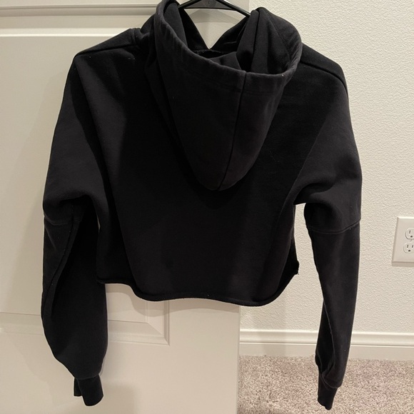 Bundle Two Cropped Sweatshirts size Small. Good American and Universal Threads. - Picture 7 of 14